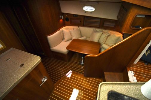 Hinckley Talaria 44 Motoryacht image