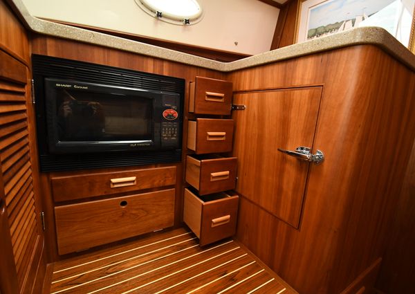 Hinckley Talaria 44 Motoryacht image