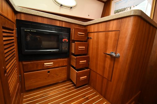 Hinckley Talaria 44 Motoryacht image