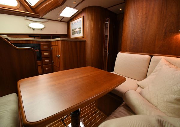 Hinckley Talaria 44 Motoryacht image