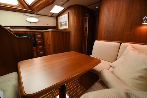 Hinckley Talaria 44 Motoryacht image