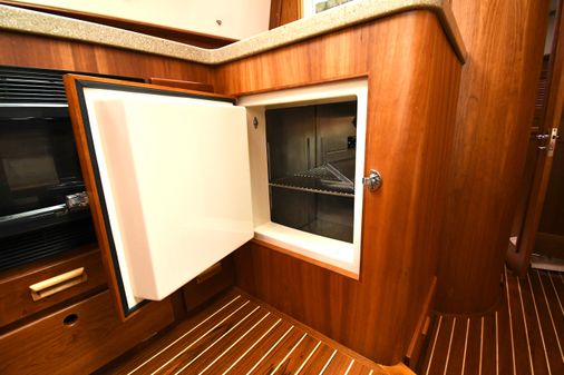 Hinckley Talaria 44 Motoryacht image