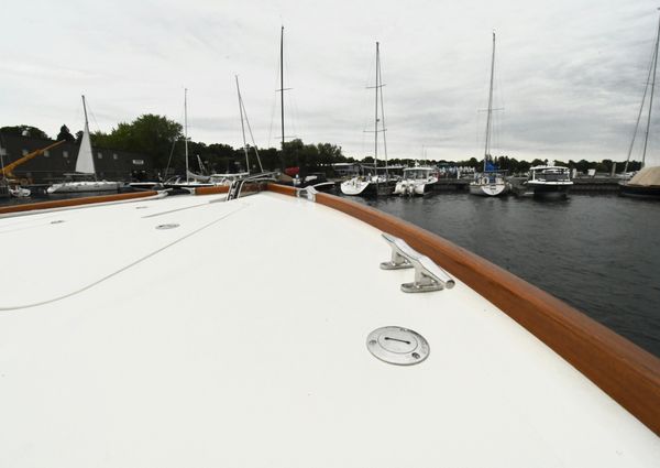 Hinckley Talaria 44 Motoryacht image