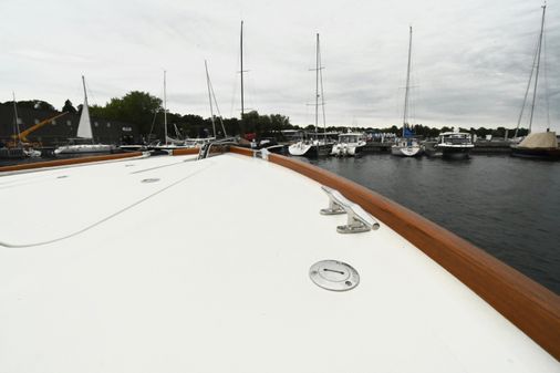 Hinckley Talaria 44 Motoryacht image