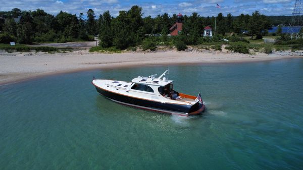 Hinckley Talaria 44 Motoryacht image