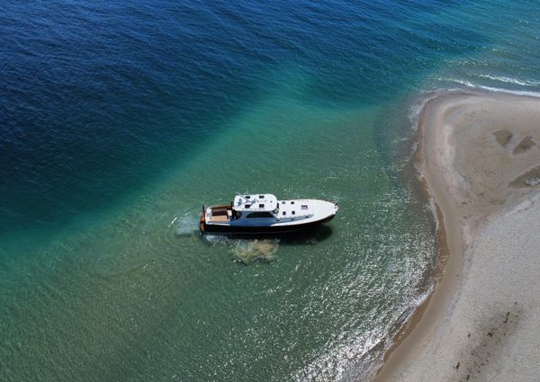 Hinckley Talaria 44 Motoryacht image