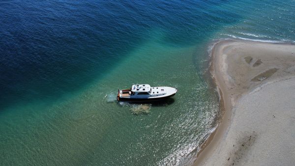 Hinckley Talaria 44 Motoryacht image