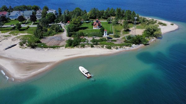 Hinckley Talaria 44 Motoryacht image