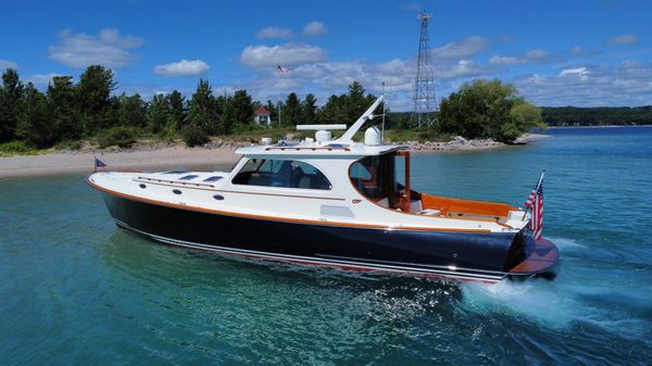 Hinckley Talaria 44 Motoryacht image