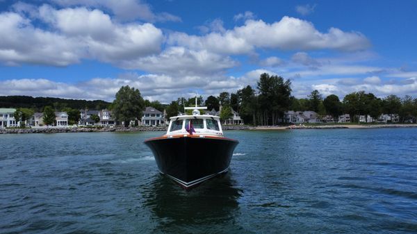 Hinckley Talaria 44 Motoryacht image