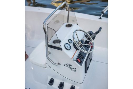 Sportsman Island Reef 19 Center Console image