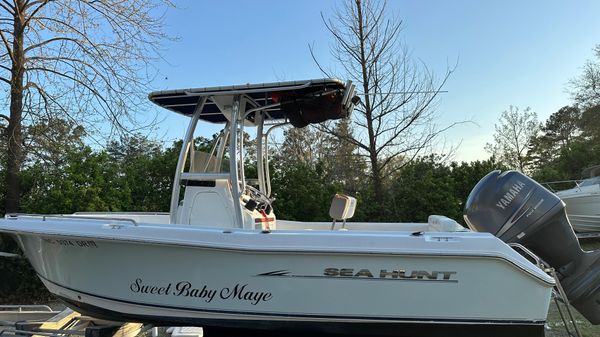 Sea Hunt Ultra 210 