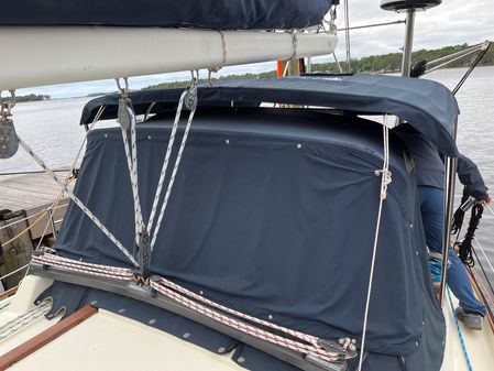 Pacific Seacraft 37 image