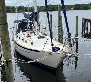 Pacific Seacraft 37 