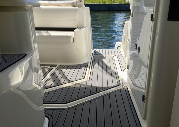 Cruisers Yachts 420 Express image