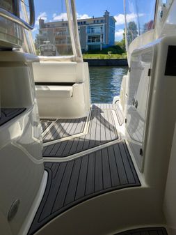 Cruisers Yachts 420 Express image