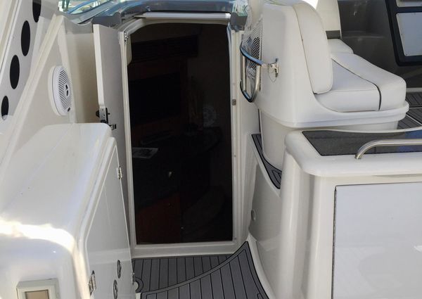 Cruisers Yachts 420 Express image