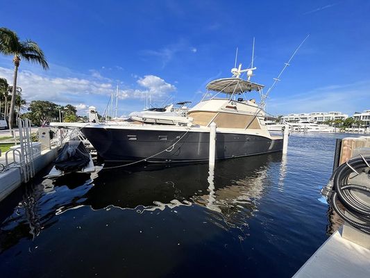 Hatteras 52 Convertible - main image