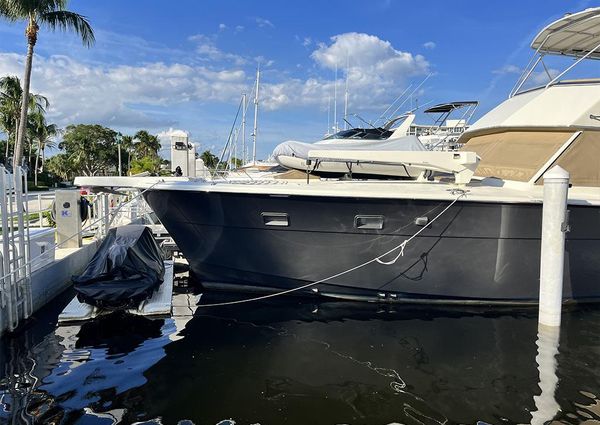 Hatteras 52 Convertible image