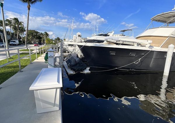 Hatteras 52 Convertible image