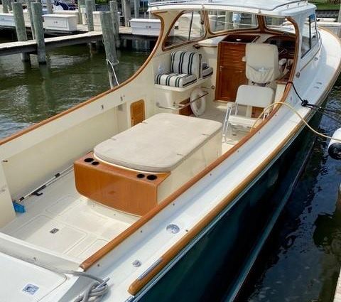 Hinckley Picnic Boat Classic image