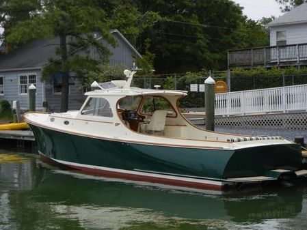 Hinckley Picnic Boat Classic image