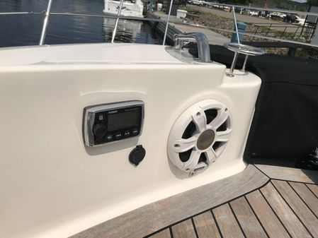 Sea Ray L590 Fly image