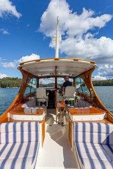 Hinckley Picnic Boat 37 MKIII image