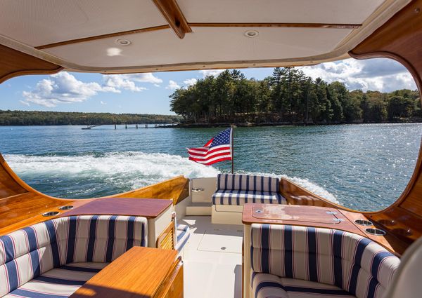 Hinckley Picnic Boat 37 MKIII image