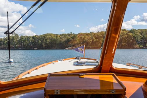 Hinckley Picnic Boat 37 MKIII image