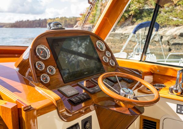 Hinckley Picnic Boat 37 MKIII image