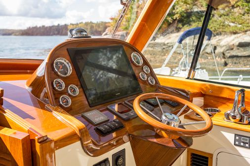 Hinckley Picnic Boat 37 MKIII image