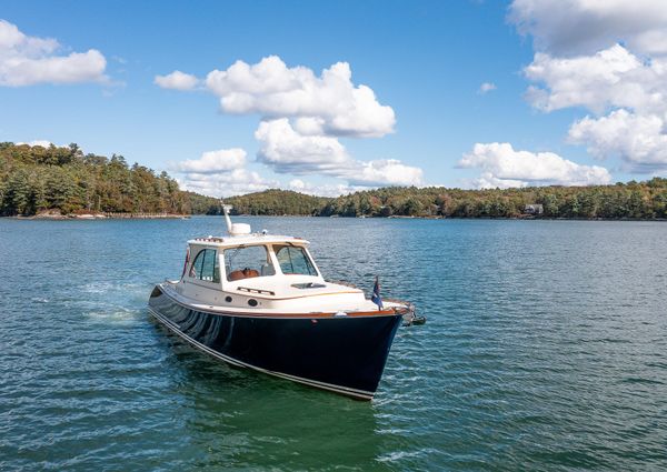 Hinckley Picnic Boat 37 MKIII image