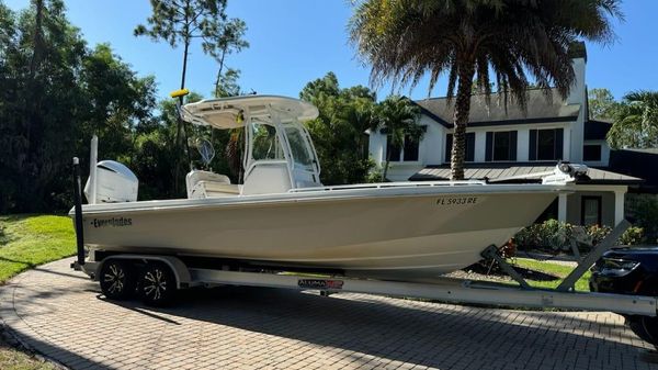 Everglades 243 Center Console 