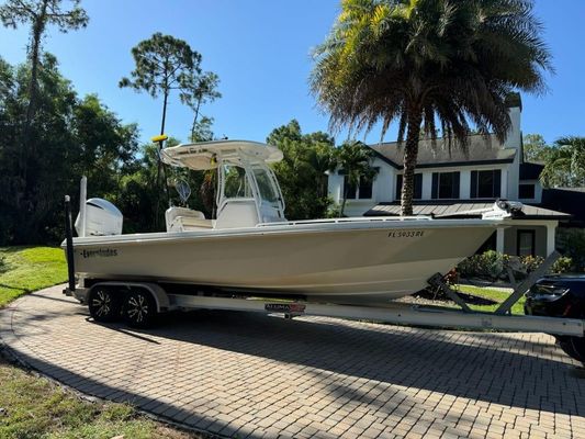 Everglades 243-CENTER-CONSOLE - main image