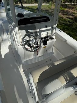 Everglades 243-CENTER-CONSOLE image