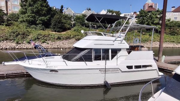 Carver 325 Aft Cabin