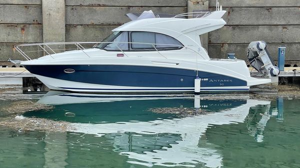 Beneteau Antares 30 Flybridge