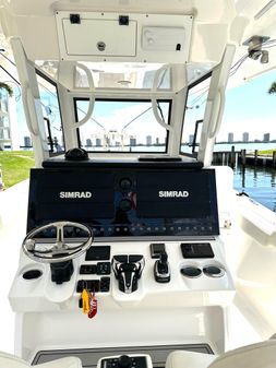 Sea Pro 320 DLX Center Console image