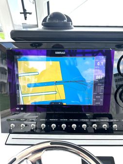 Sea-pro 320-DLX-CENTER-CONSOLE image