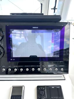 Sea Pro 320 DLX Center Console image