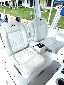 Sea Pro 320 DLX Center Console image