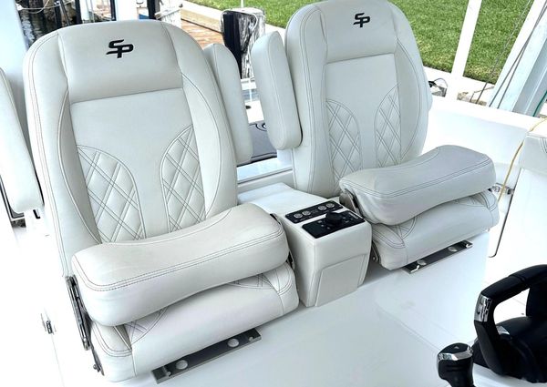 Sea Pro 320 DLX Center Console image