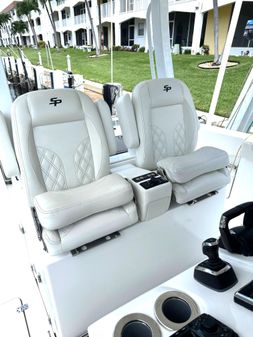 Sea Pro 320 DLX Center Console image