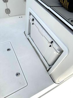 Sea Pro 320 DLX Center Console image