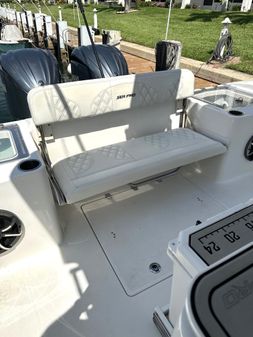 Sea Pro 320 DLX Center Console image