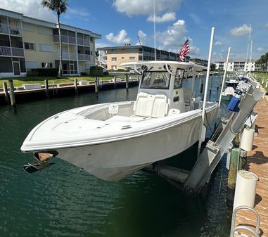 Sea Pro 320 DLX Center Console image