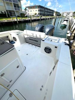 Sea Pro 320 DLX Center Console image