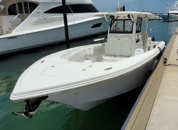 Sea Pro 320 DLX Center Console image