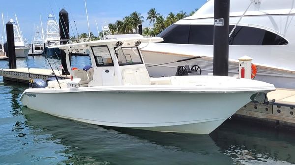 Sea Pro 320 DLX Center Console 